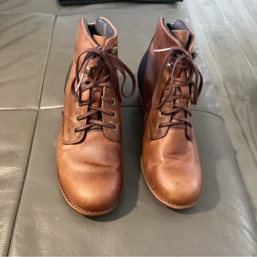 Merrell Distressed Laceup Boots Women’s Size 6.5